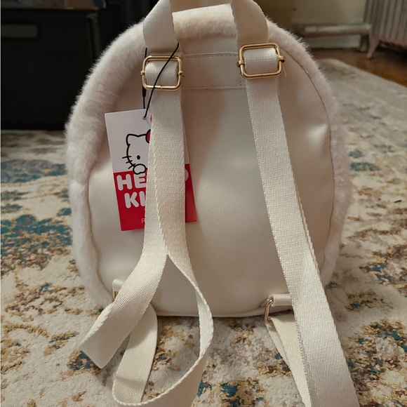 Hello Kitty fluffy backpack - Picture 3 of 6